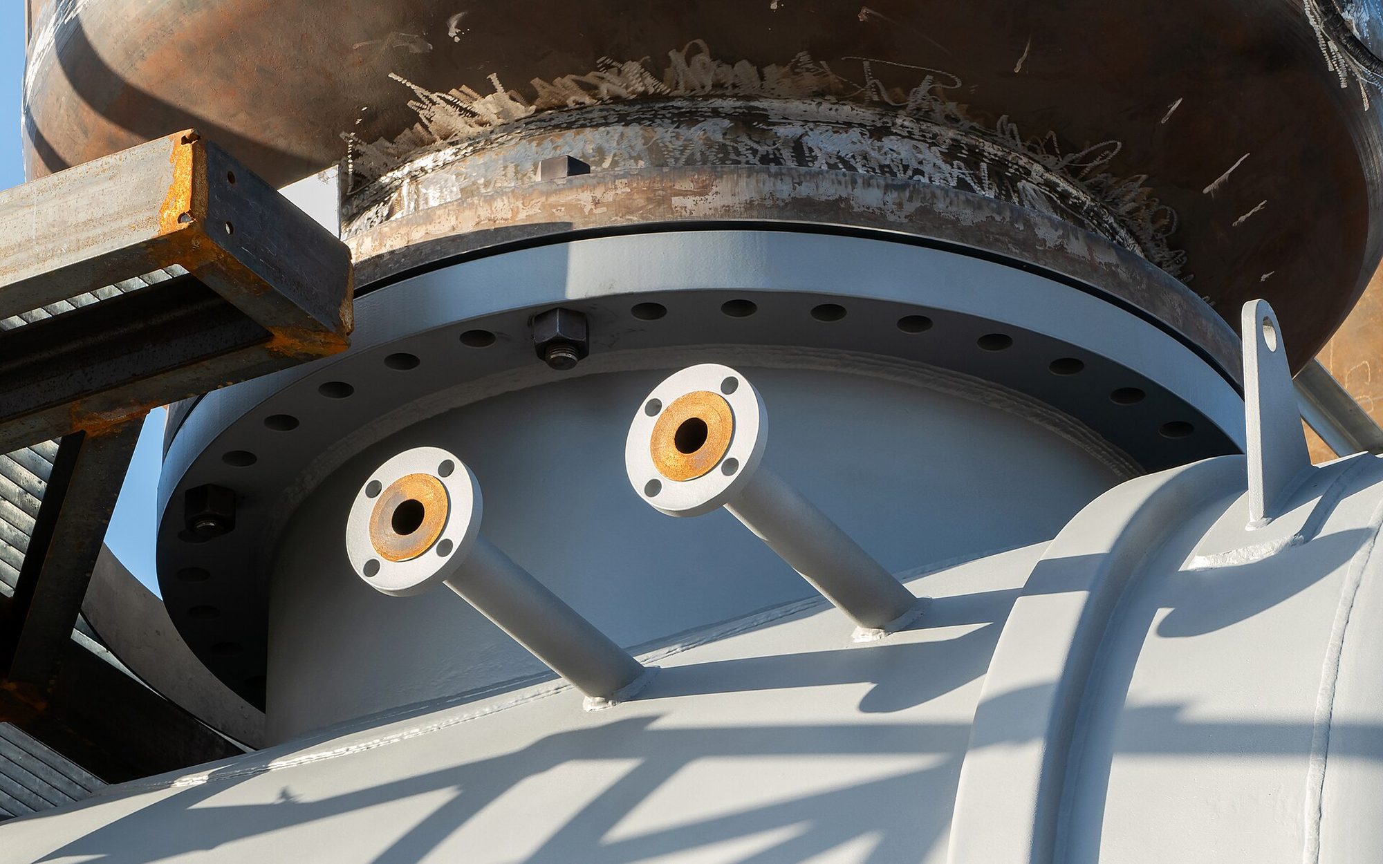 Pressure vessel nozzle and flange detail
